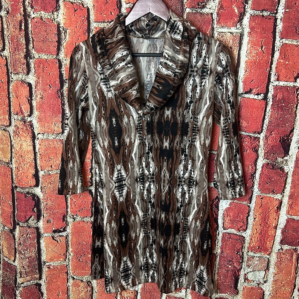 Linda Leal turtle neck lightweight multicolored women dress size medium